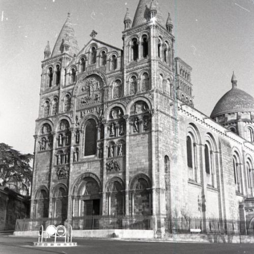 Le nouveau rond-point de la place Saint Piere.