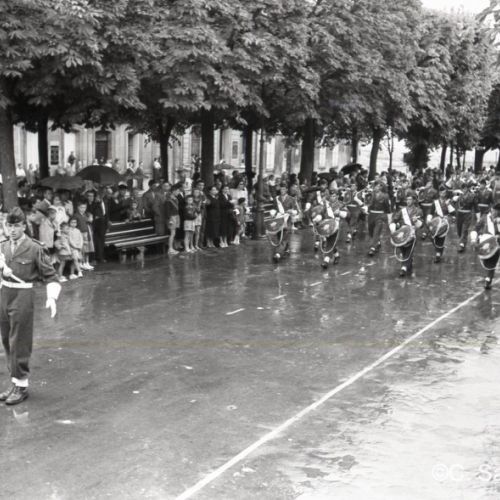 Revue edu 14 juillet et remise de décorations allées de New York à Angoulême.