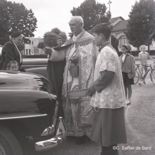 Bénediction des voiture place Mullac à Angoulême.