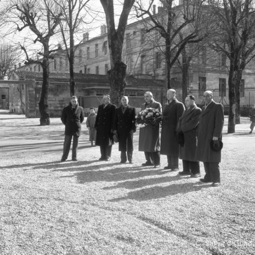 Dépôt gerbe des Anciens des Chars.