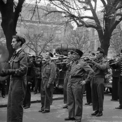 Les Pompiers d'Angoulême fêtent la Sainte-Barbe place Françis Louvel.