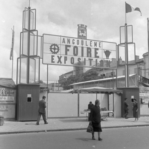 La foire exposition 1956 place du Champ de Mars à Angoulême.