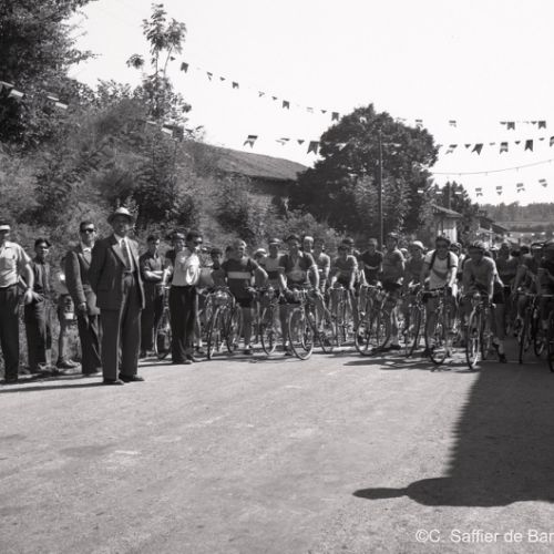 Course de vélo à Chabanais.