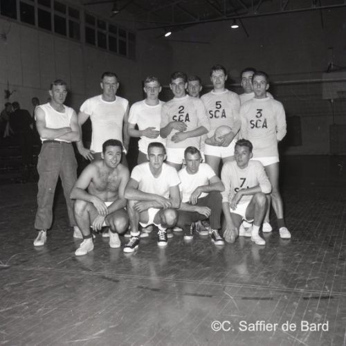L'équipe de Volley Ball du SCA rencontre l'équipe militaire américaine du camp de La Braconne.