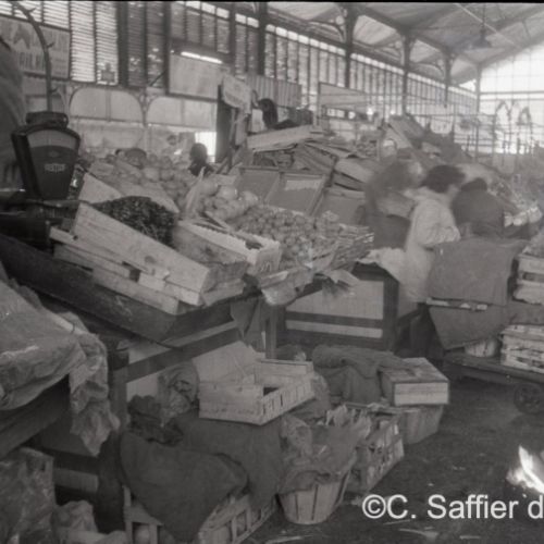 Le marché couvert place des Halles.