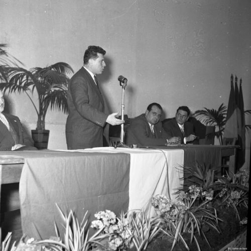 Robert Poujade, qui fut en 1974 le premier ministre de la Protection de la nature et de l’Environnement est en meeting à Angoulême.