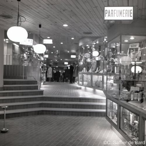 L'entrée du Drugstore.