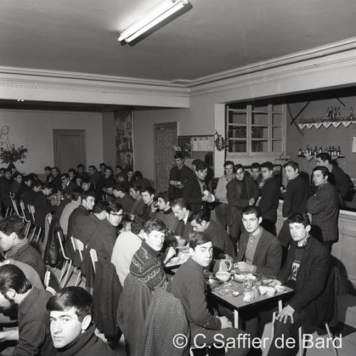 Le restaurant du jeune homme.