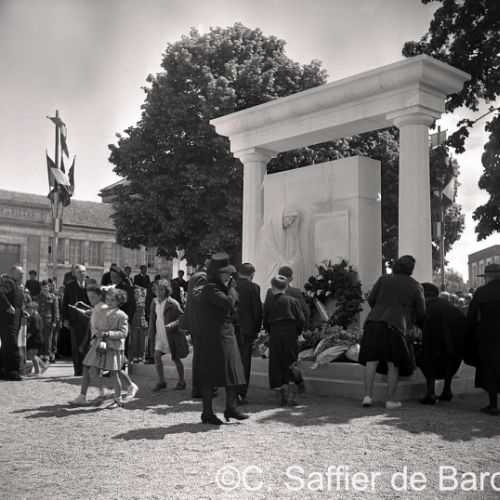 Inauguration du monument aux morts de Ruelle.
