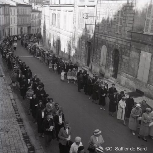 La procession du 15 août passe rue Paul Abadie.
