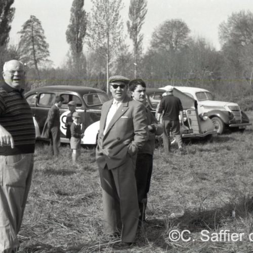 Entraînement de grasstrack auto des pilotes de l'Ecurie Charente à Jarnac.