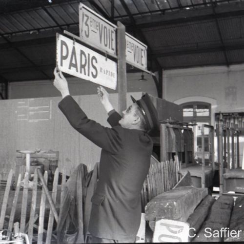 Le chef de gare d'Angoulême.