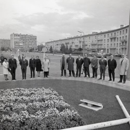 Dépôt d'une gerbes au monument aux déportés à la Gare d'Angoulême.