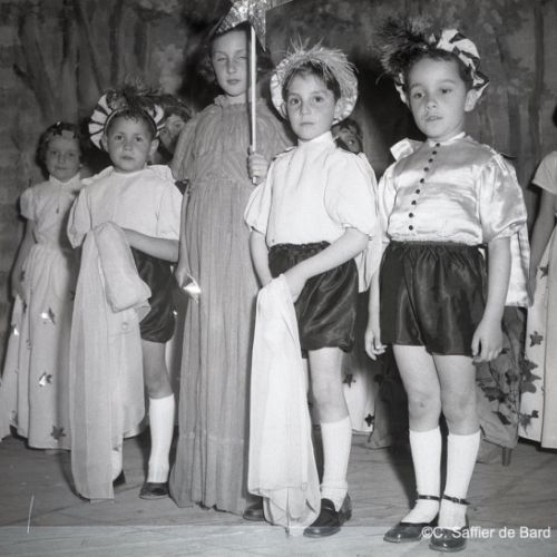 Fête costumée de l'école de l'Enfant-Jésus.