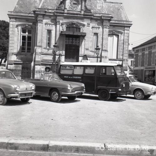 Remise d’ambulances à La Couronne.