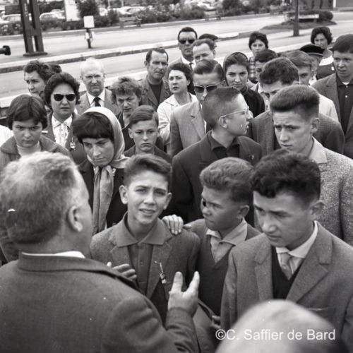 Ecoliers angoumoisins partant en voyage scolaire à Bury.