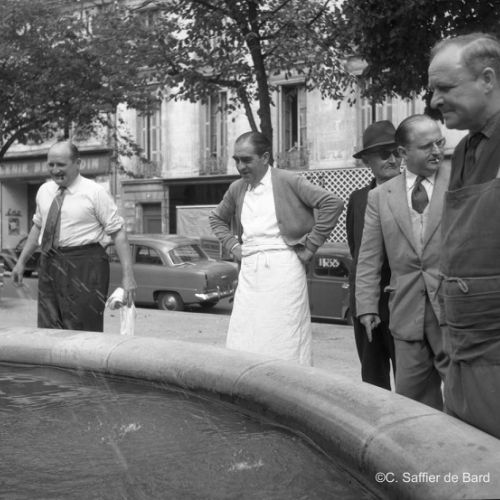 Scène de vie place Francis Louvel.