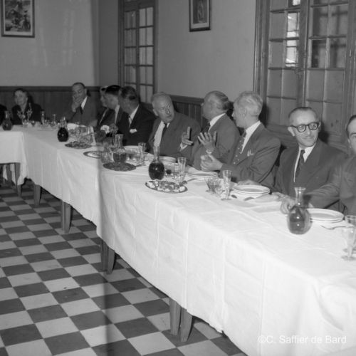 Repas d'anciens du lycée.