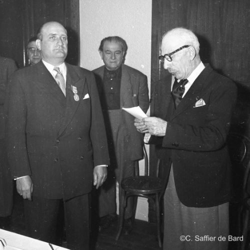 Remise de décoration à Jack Meillan.