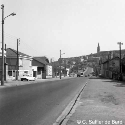 Entrée d'Angoulême par la route de Bordeaux.