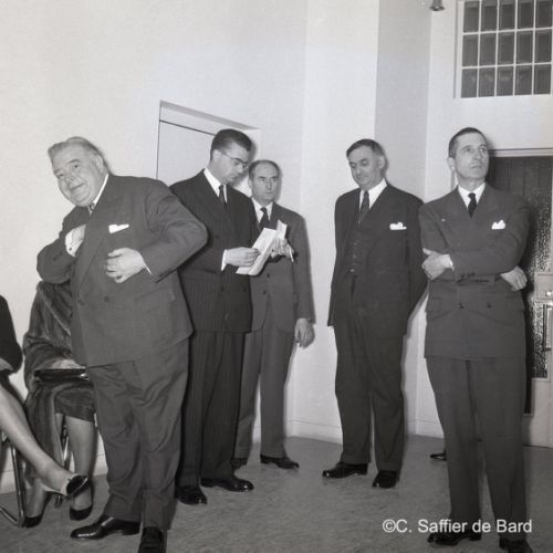 Présence de Félix Gaillard qui prépare son discours.