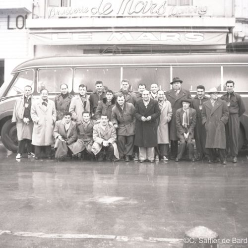 Départ de l'équipe de rugby du SCA pour aller rencontrer l'équipe d'Agen.