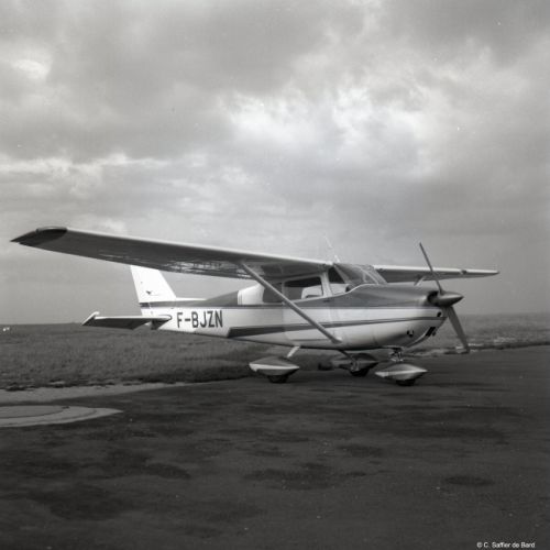Présentation d’un nouvel avion à l'aéroclub de Bel Air.