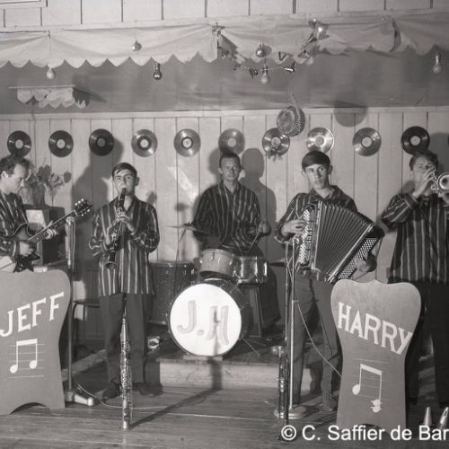 L'orchestre Jeff Harris se produit à Saint-Cybard Plage.