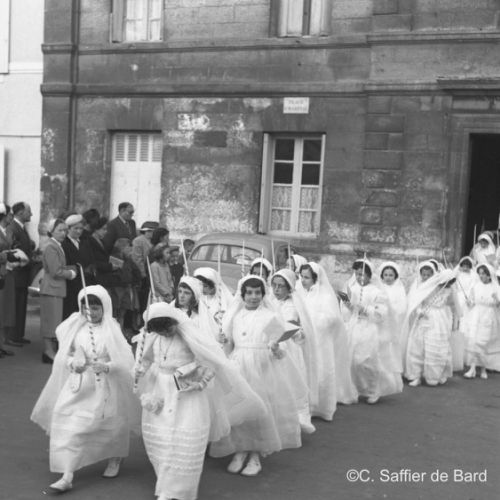 Communion à l'église de Lhoumeau.