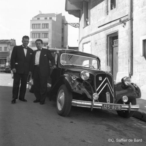 Citroën Traction avant Place Saint Martial Angoulême.