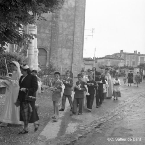 Communion à l'église de Vars.