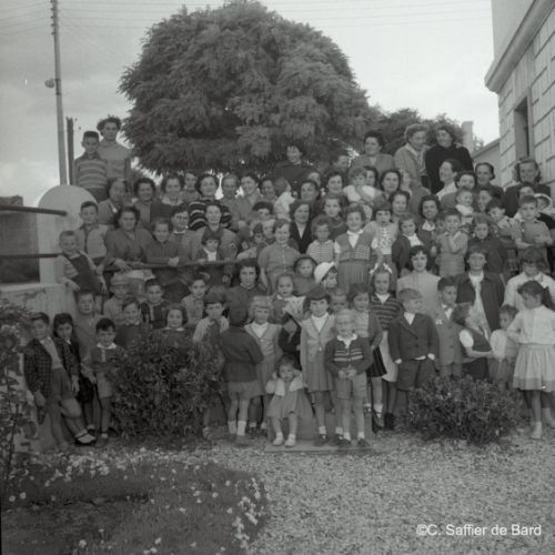 Un goûter pour enfants est offert par M. Martin à l'entreprise Weiller.