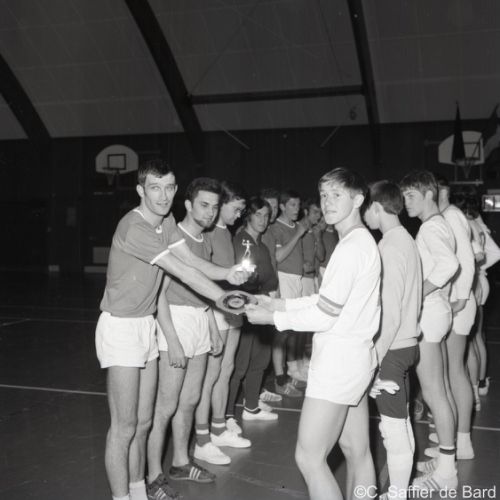 Tournoi de handball à la salle Omnisport de la Grand-Font.