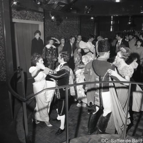 Soirée costumé au Drugstore.