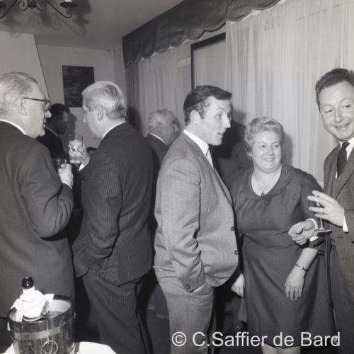 Cocktail d'inauguration de l'agence des Boissières située à l'angle de la rues Saint Roch.