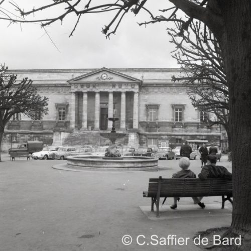Fontaine de la place Francis Louvel que l'on appelait communément 'Place du Murier'.