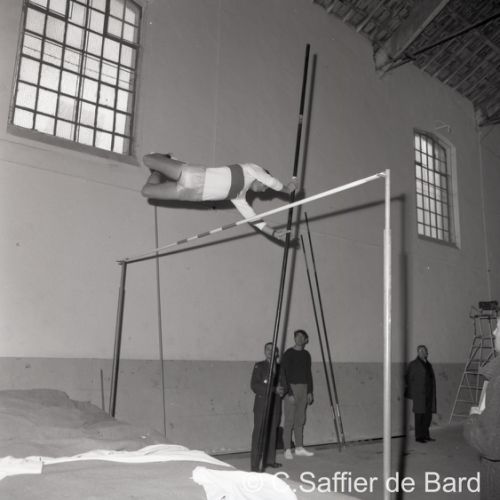 Equipes finalistes corps hand Ball à la réunion indoor d'athlétisme au quartier Fayolle.