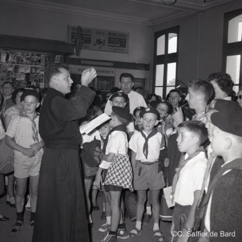 Départ de jeunes pour la colonie de vacances à Meymac.