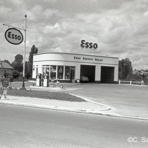 La station Essode la rue de Bordeaux à Sillac.