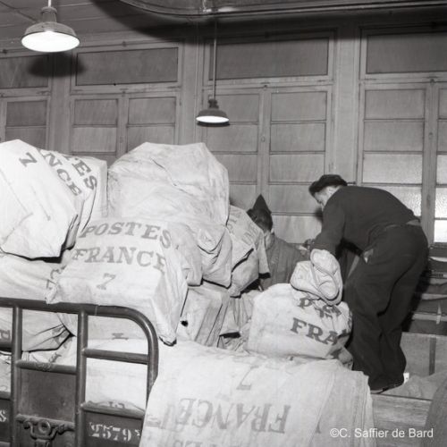 Reportage au centre de tri postal de la recette principale à la gare d'Angoulême.