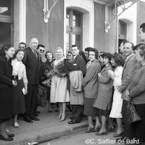 Arrivée d'Annie Cordy à la gare d'Angoulême.