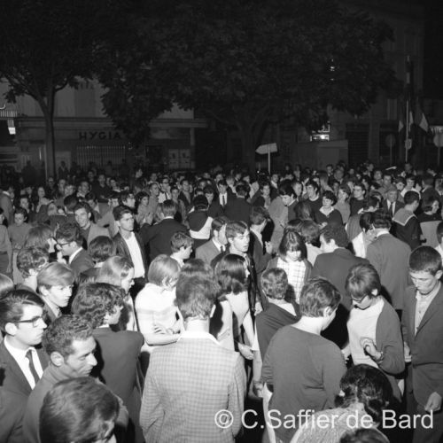 Bal du 14 juillet place du Champ de Mars à Angoulême.