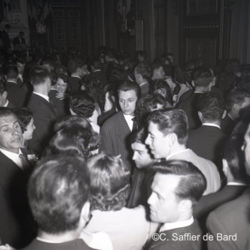 Bal dans le grand salon de l'Hôtel de Ville d'Angoulême.