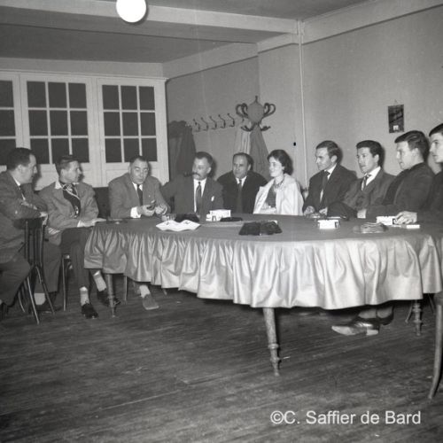 Réunion de l'Ecurie Charente au Café du Commerce.