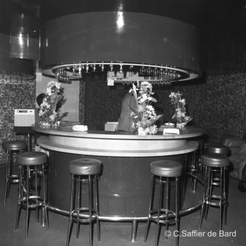 Soirée ratée au night-Club du Drugstore.