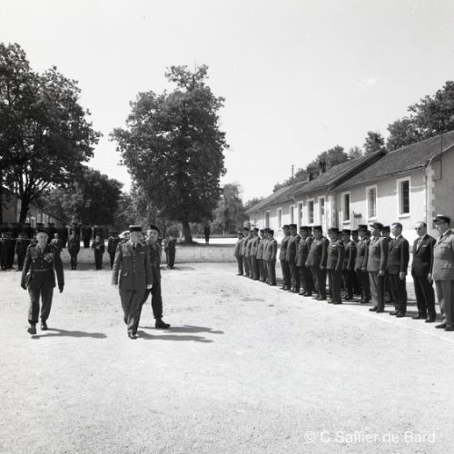 Présentation du drapeau à La Braconne.