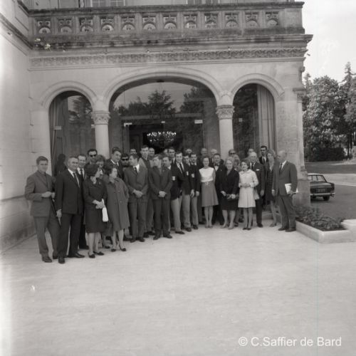 Visite du Château de Lignères des escrimeurs soviétiques.