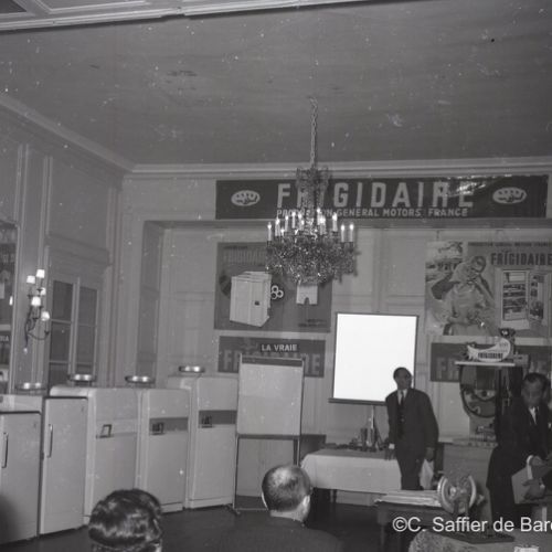 Présentation'Frigidaire au magasin Sabas.