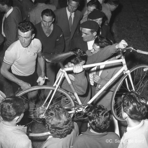 Louison Bobet au vélodrome des Alliers à Angoulême.