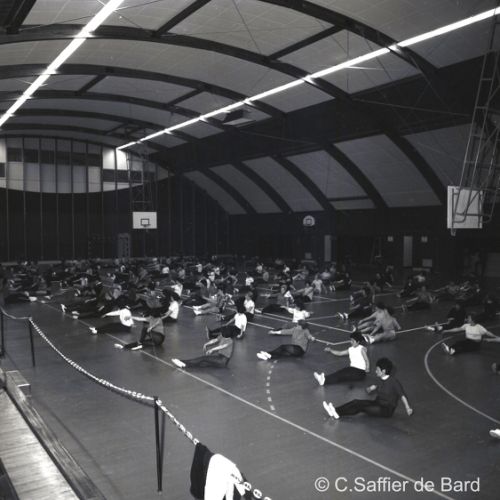 Gymnastique volontaire des dames à la salle Omnisport de la Grand Font.